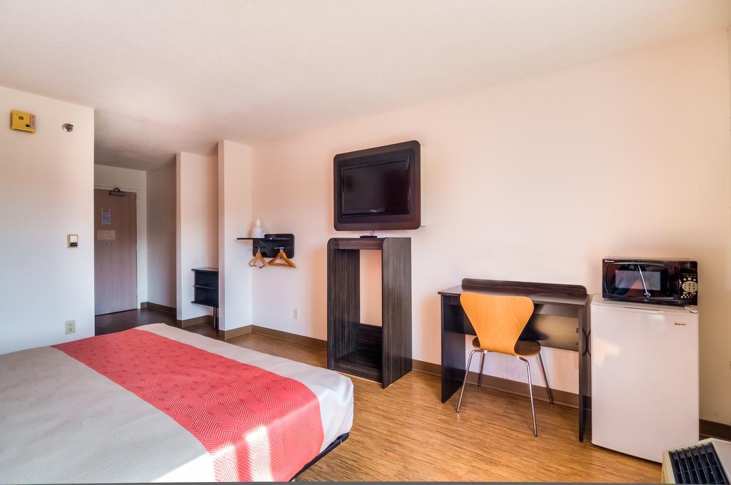Motel 6 Normal Extérieur photo