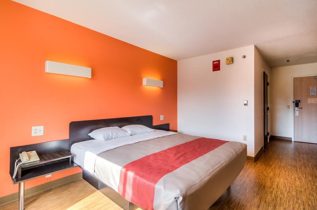 Motel 6 Normal Extérieur photo