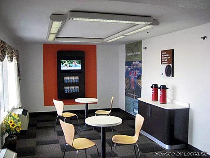 Motel 6 Normal Extérieur photo