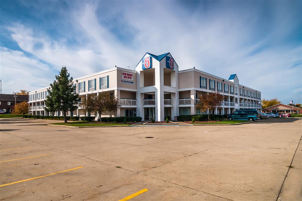 Motel 6 Normal Extérieur photo