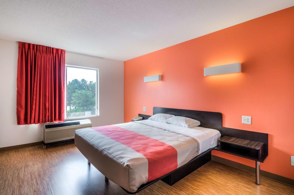 Motel 6 Normal Extérieur photo