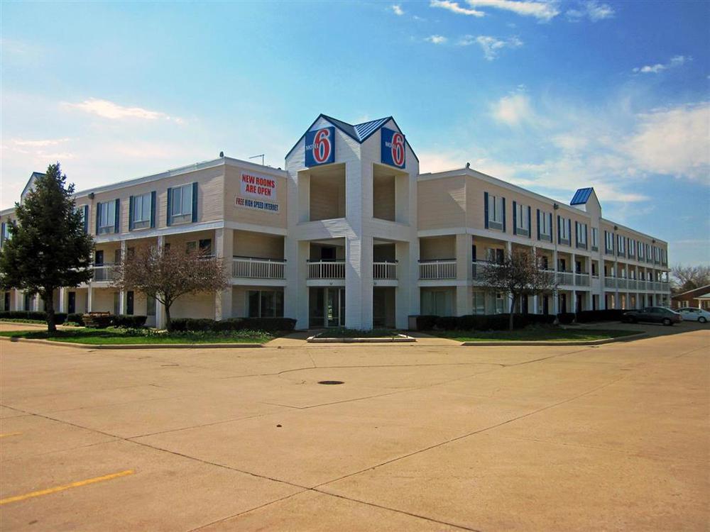 Motel 6 Normal Extérieur photo