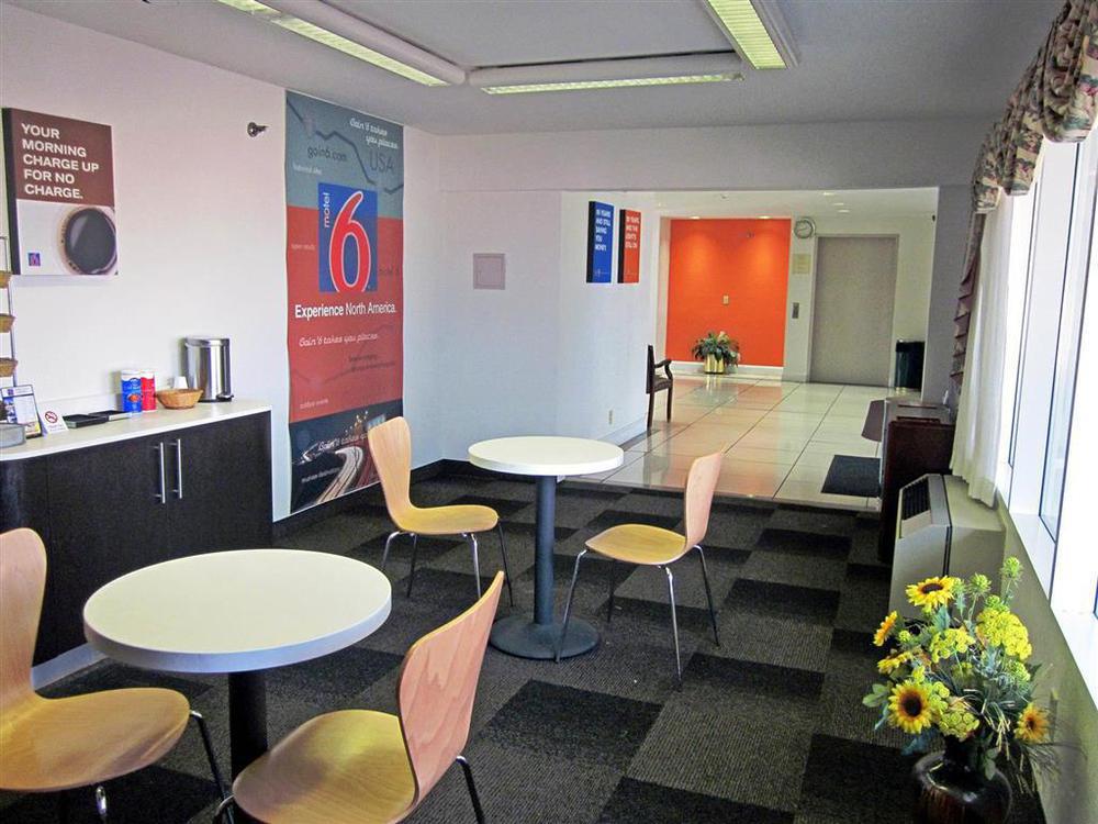 Motel 6 Normal Intérieur photo