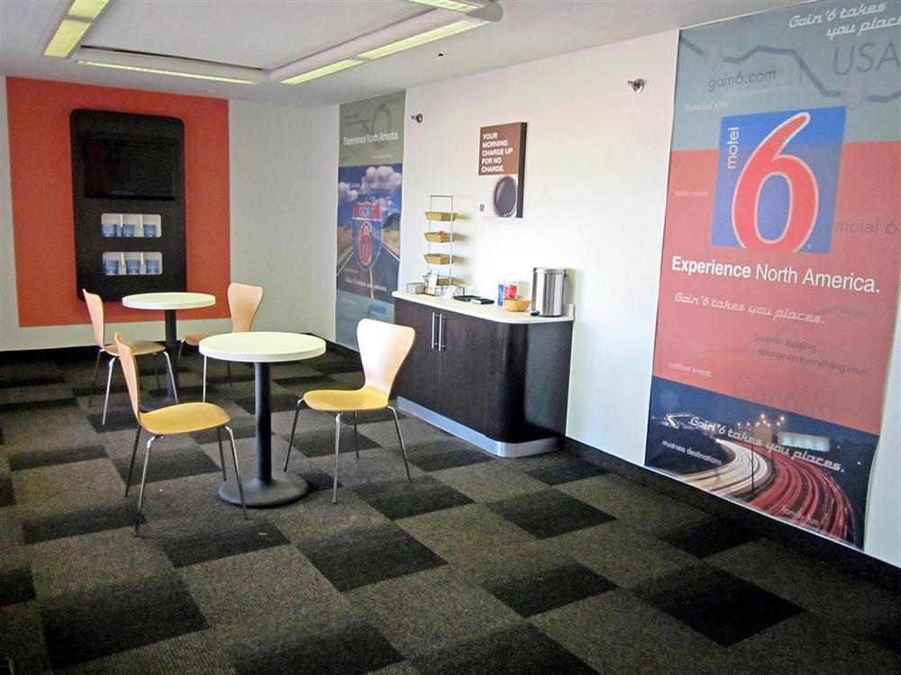 Motel 6 Normal Intérieur photo